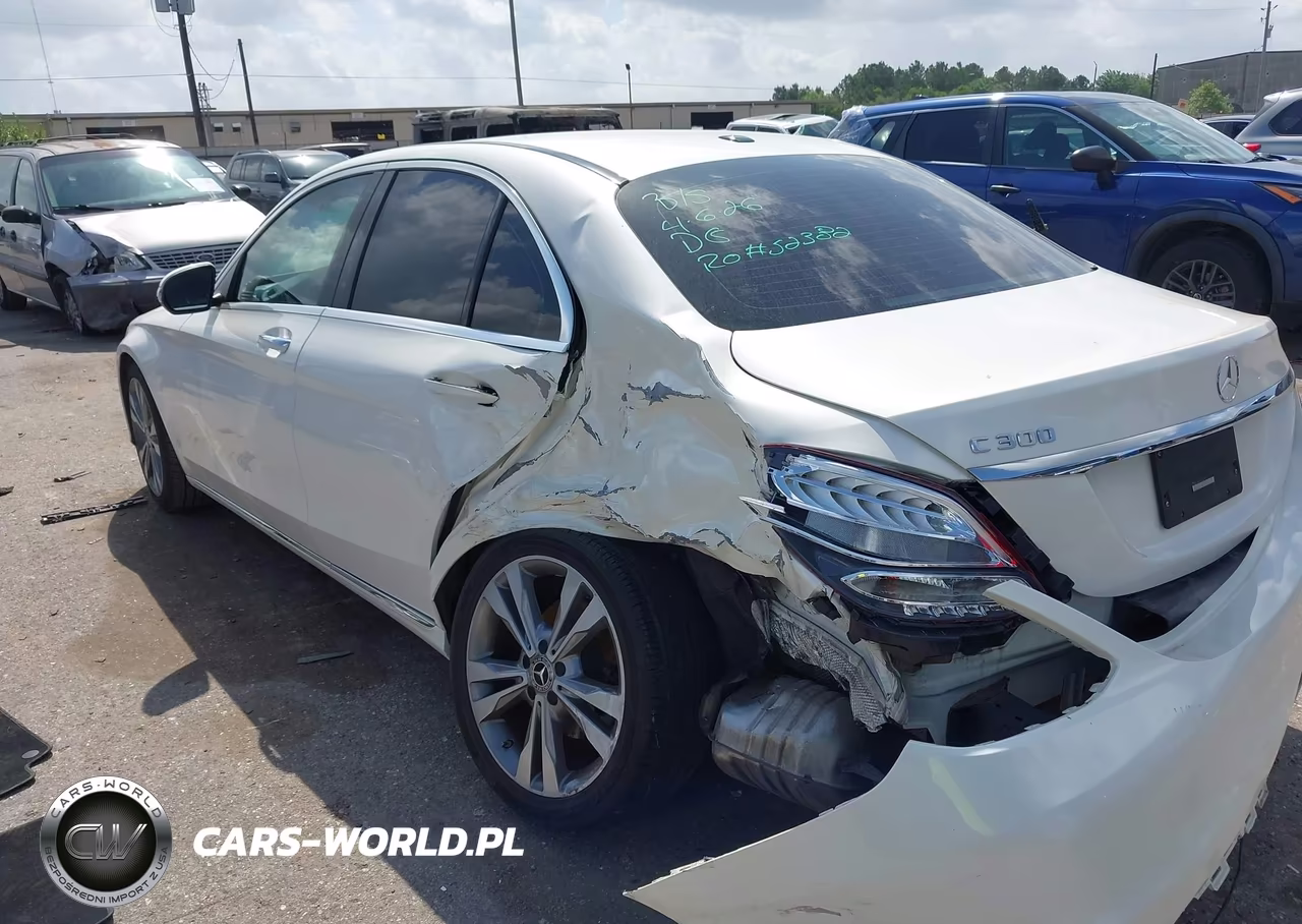 2018 Mercedes-Benz C 300 VIN:55SWF4JB9JU243775 - 3
