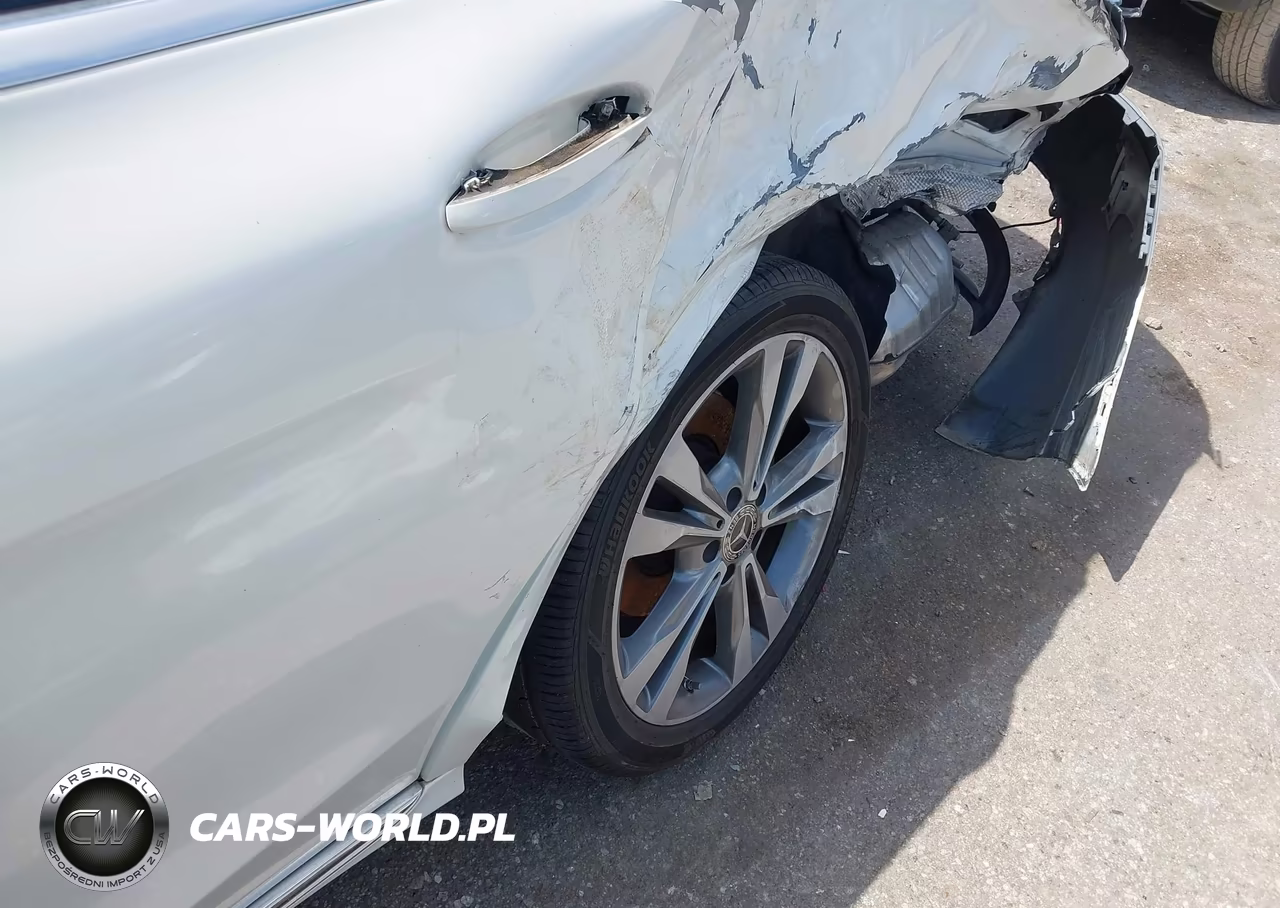 2018 Mercedes-Benz C 300 VIN:55SWF4JB9JU243775 - 6