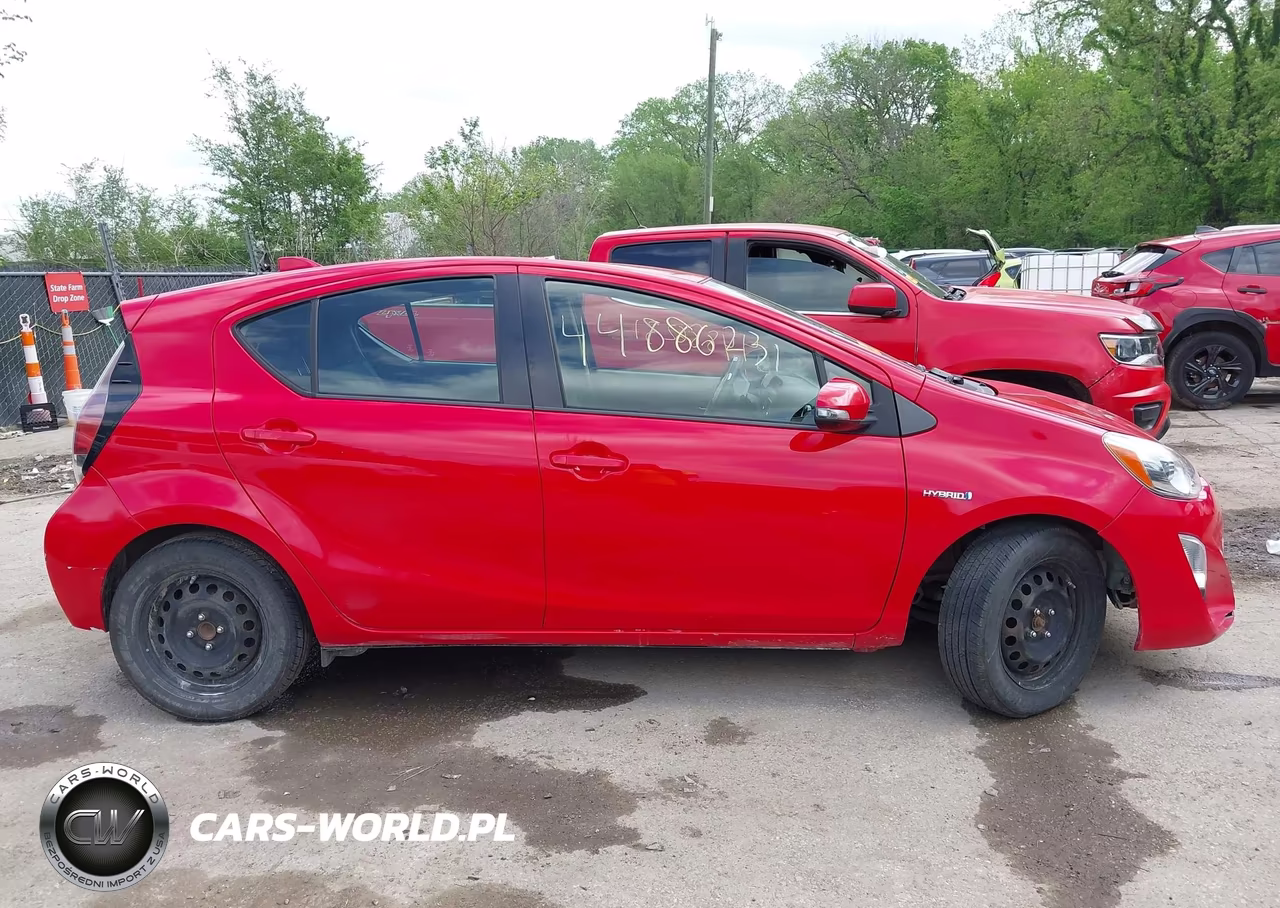 2015 Toyota Prius C Two VIN:JTDKDTB30F1099833 - 13