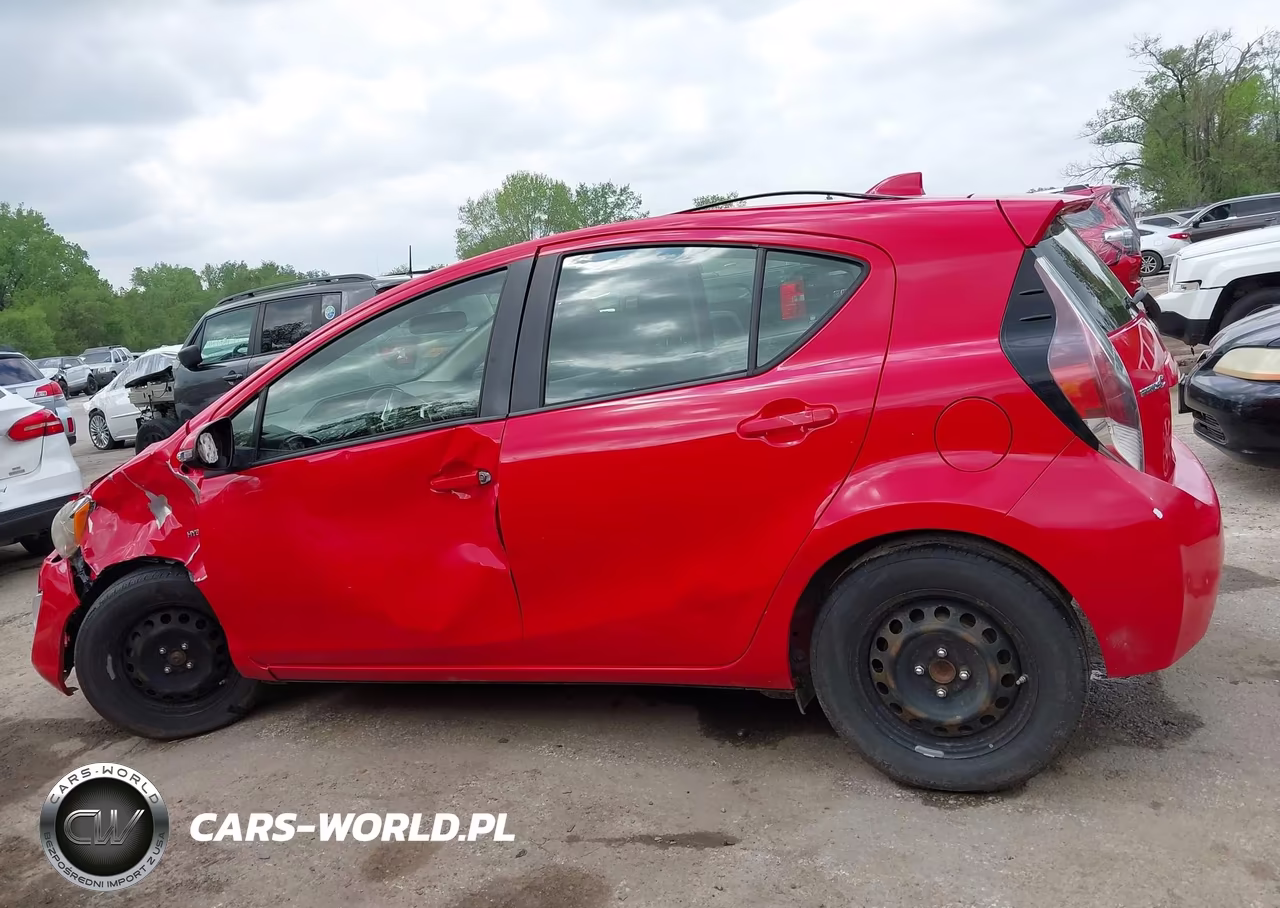 2015 Toyota Prius C Two VIN:JTDKDTB30F1099833 - 14
