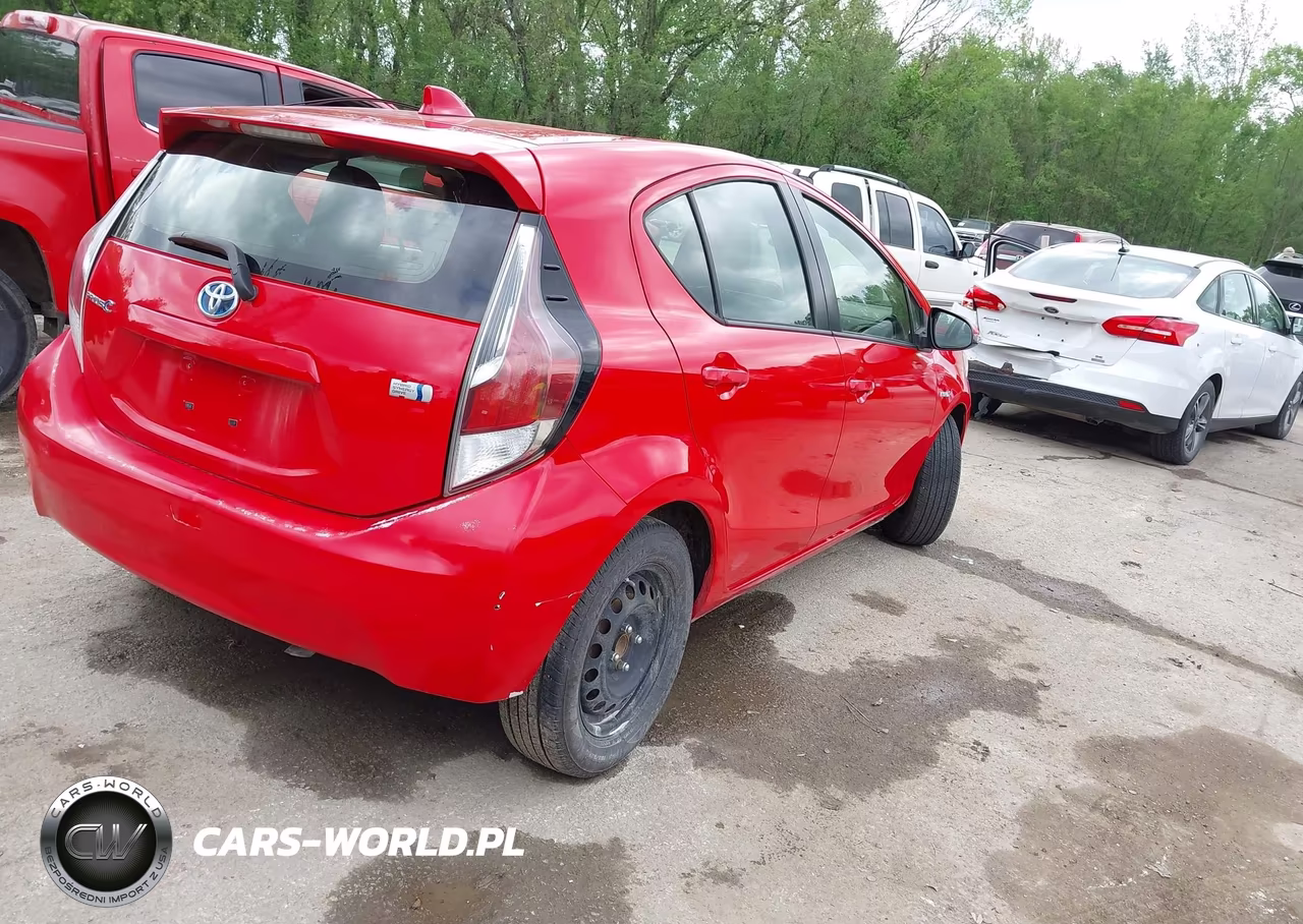 2015 Toyota Prius C Two VIN:JTDKDTB30F1099833 - 4