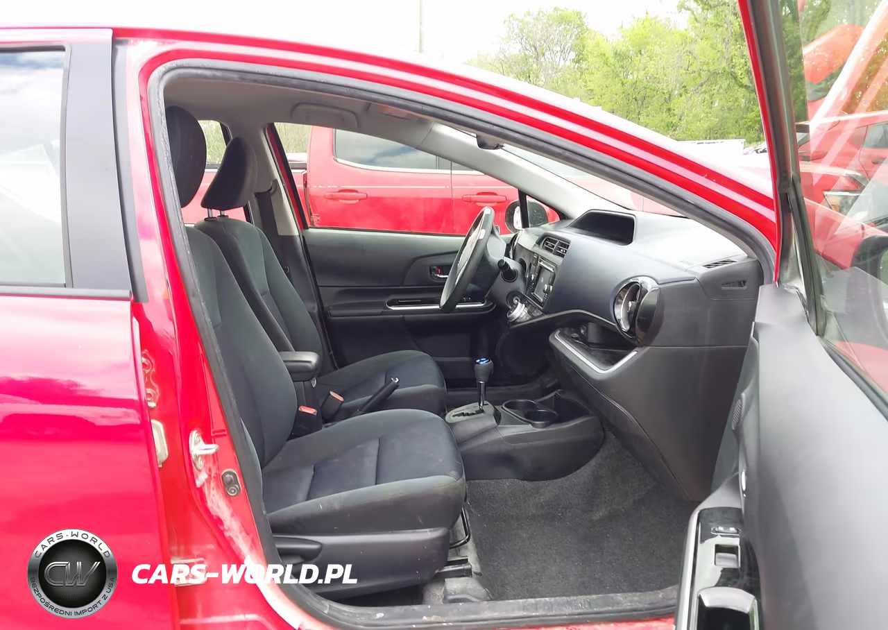 2015 Toyota Prius C Two VIN:JTDKDTB30F1099833 - 5