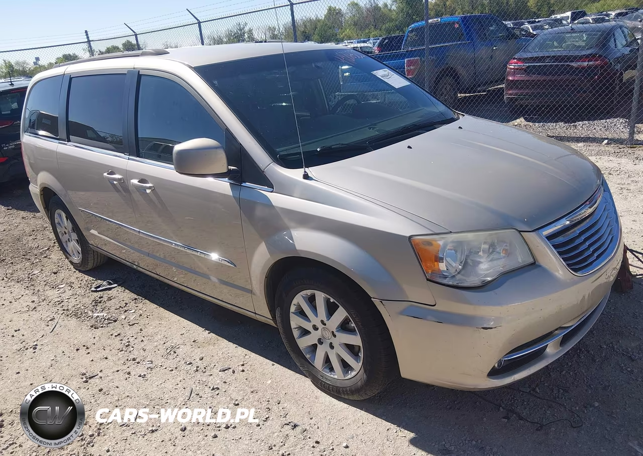 2013 Chrysler Town & Country Touring – zdjęcie 1 z 12