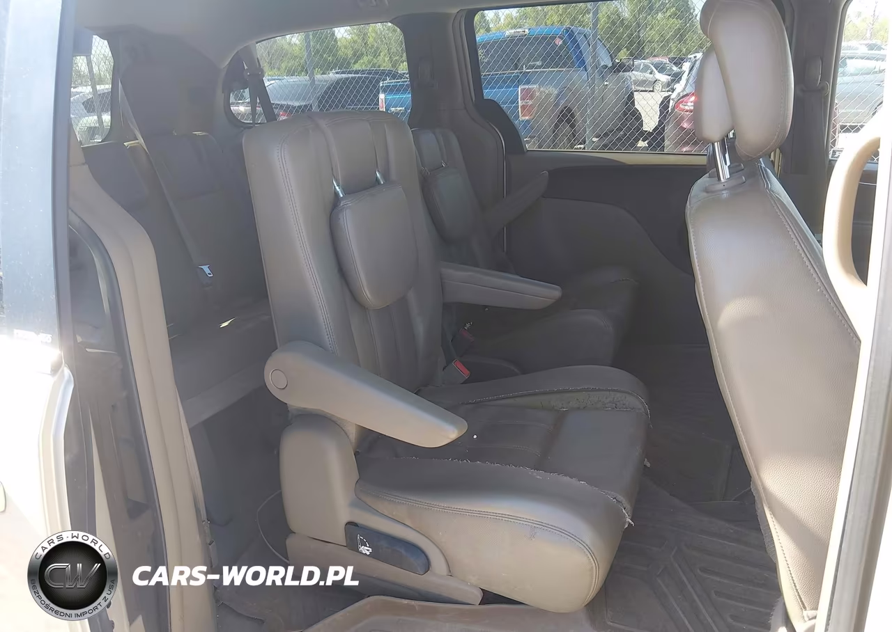 2013 Chrysler Town & Country Touring VIN:2C4RC1BG6DR632589 - 8