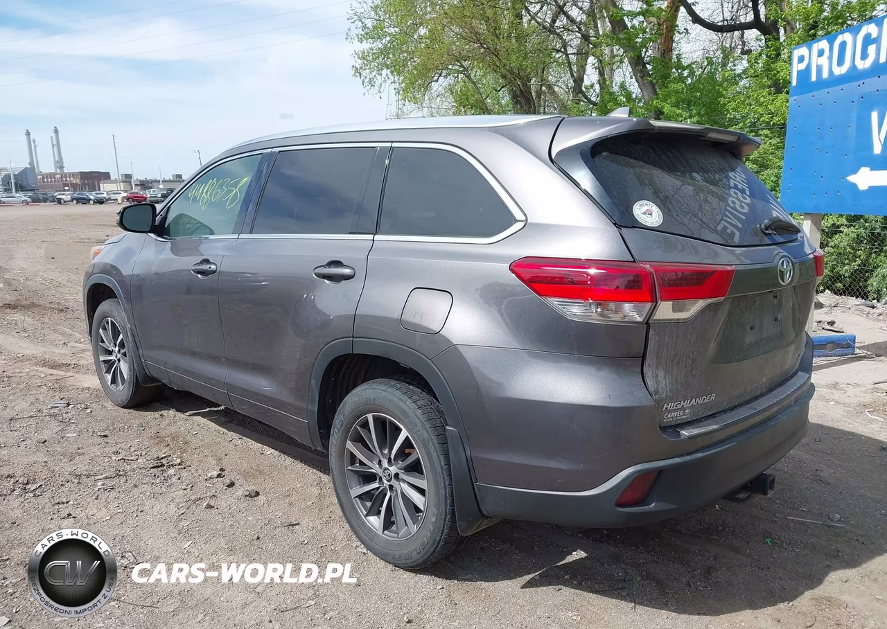 2018 Toyota Highlander Xle VIN:5TDJZRFH0JS839530 - 3