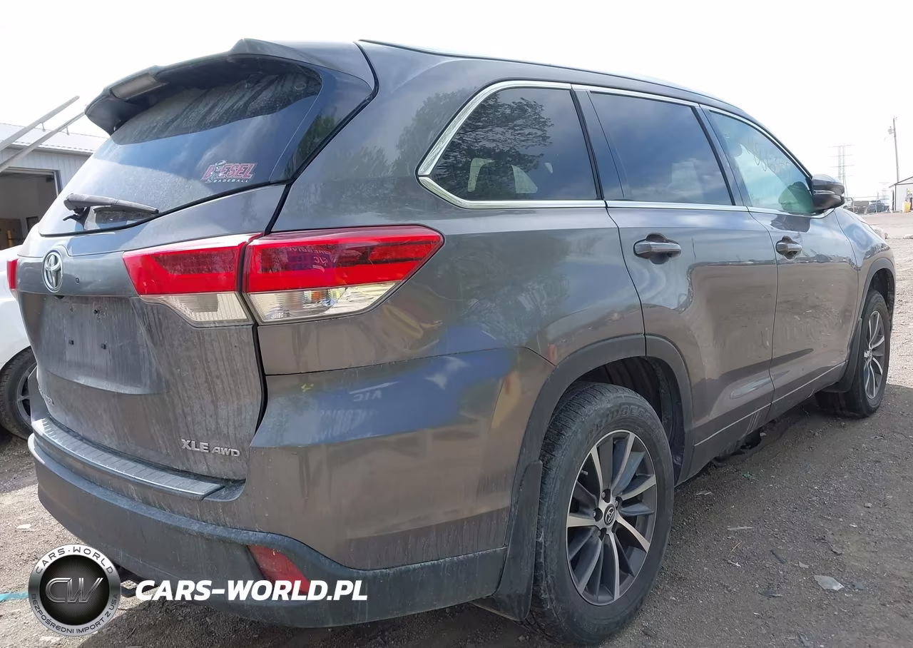 2018 Toyota Highlander Xle VIN:5TDJZRFH0JS839530 - 4