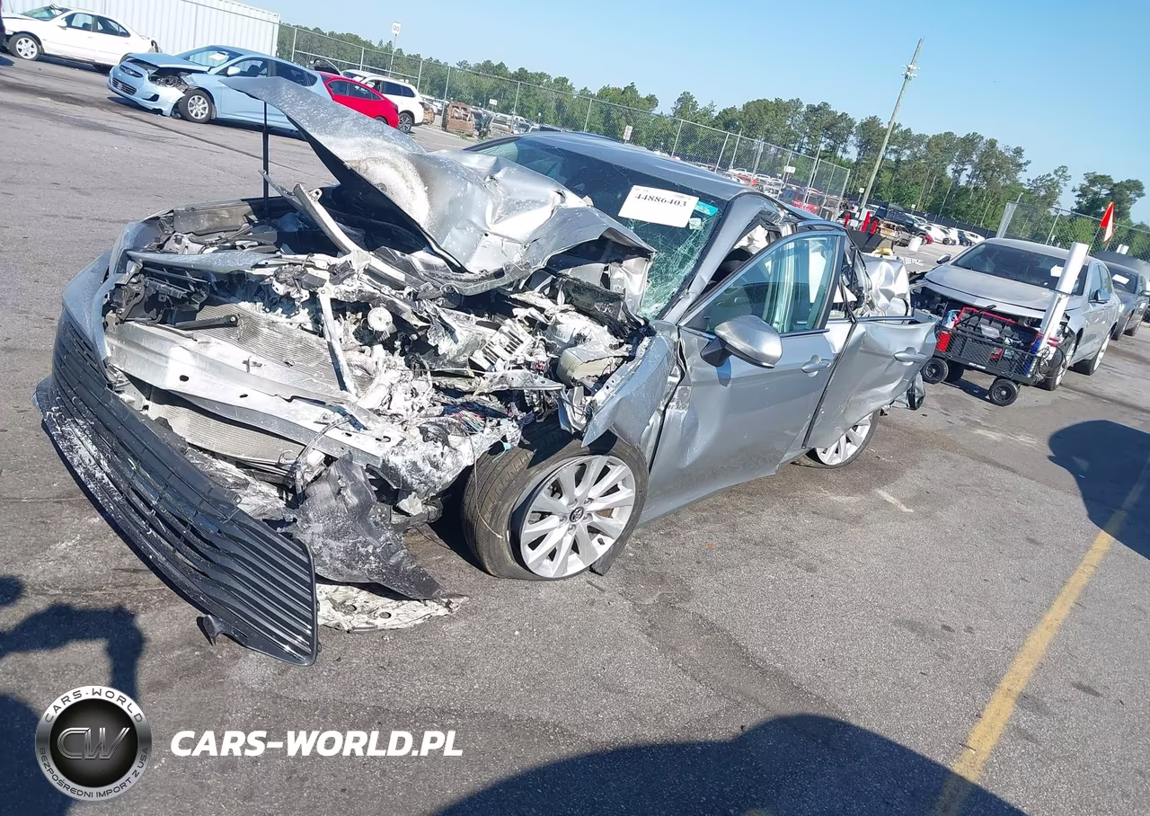 2020 Toyota Camry Le VIN:4T1C11AK5LU911417 - 2
