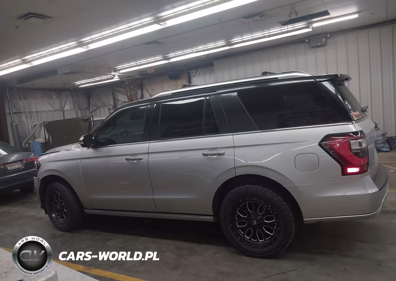 2018 Ford Expedition Platinum VIN:1FMJU1MT2JEA02464 - 13
