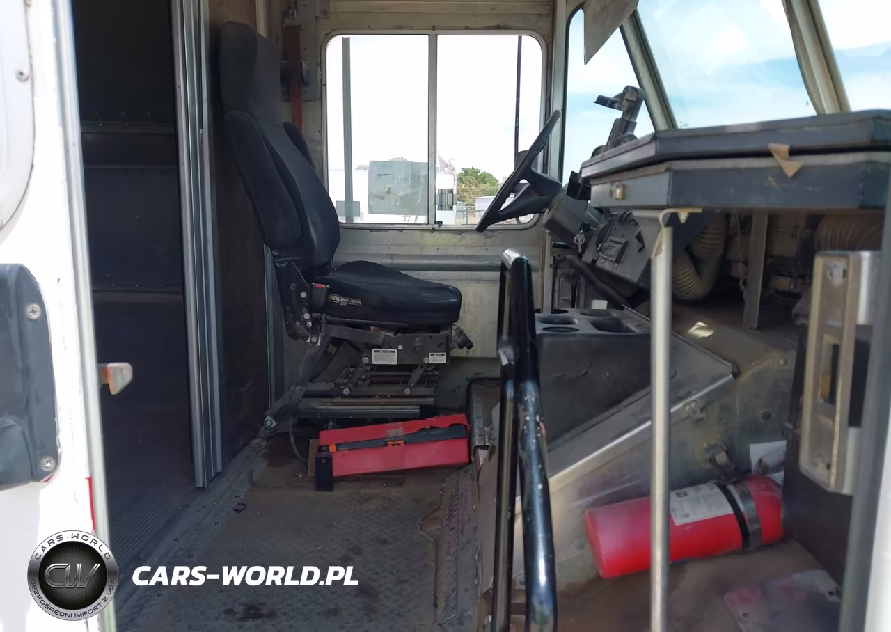 2010 Freightliner Chassis M Line Walk-In Van VIN:4UZAAPDU9ACAS1709 - 7