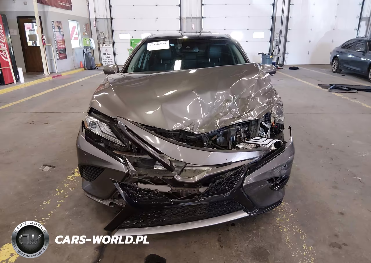 2018 Toyota Camry Xse VIN:4T1B61HK0JU069411 - 12