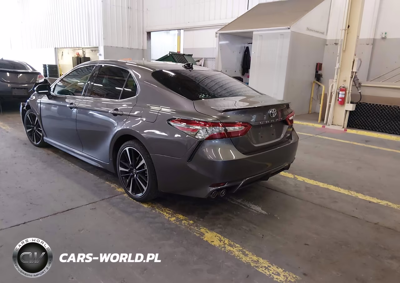 2018 Toyota Camry Xse VIN:4T1B61HK0JU069411 - 3