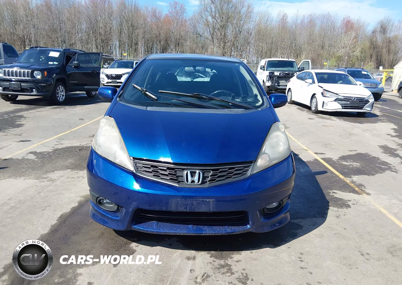 2013 Honda Fit Sport VIN:JHMGE8H55DC017975 - 13
