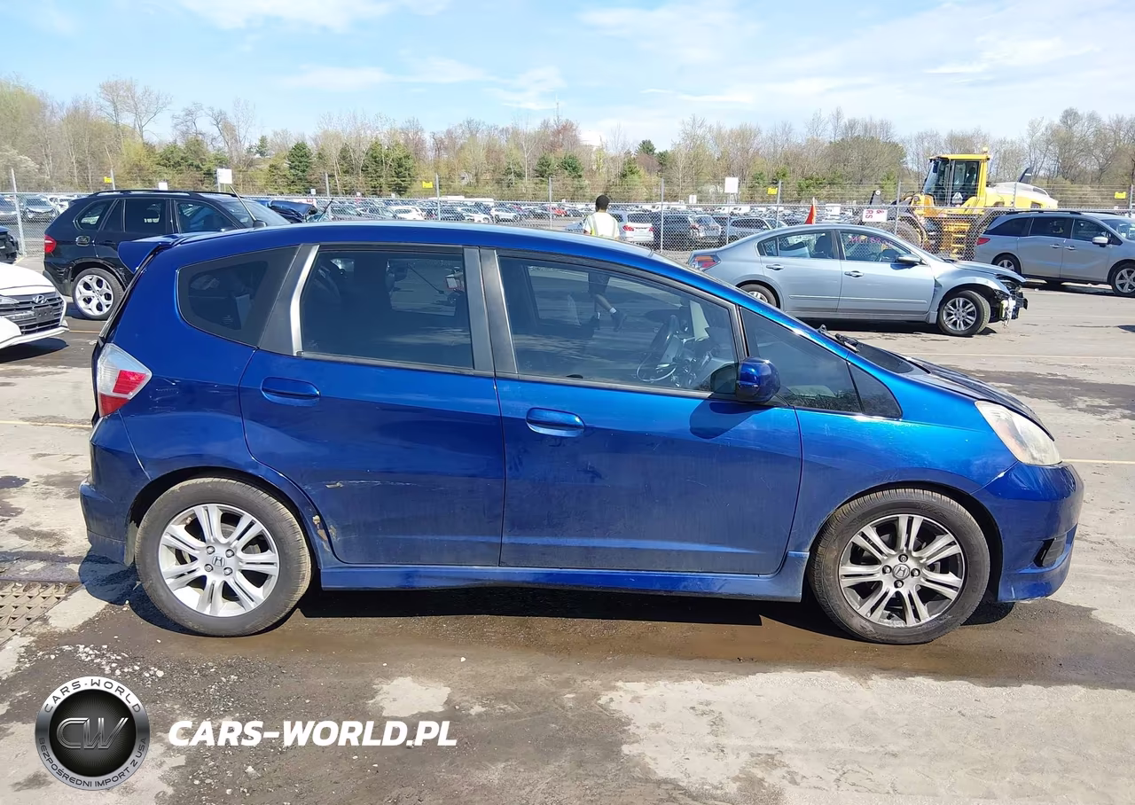 2013 Honda Fit Sport VIN:JHMGE8H55DC017975 - 14