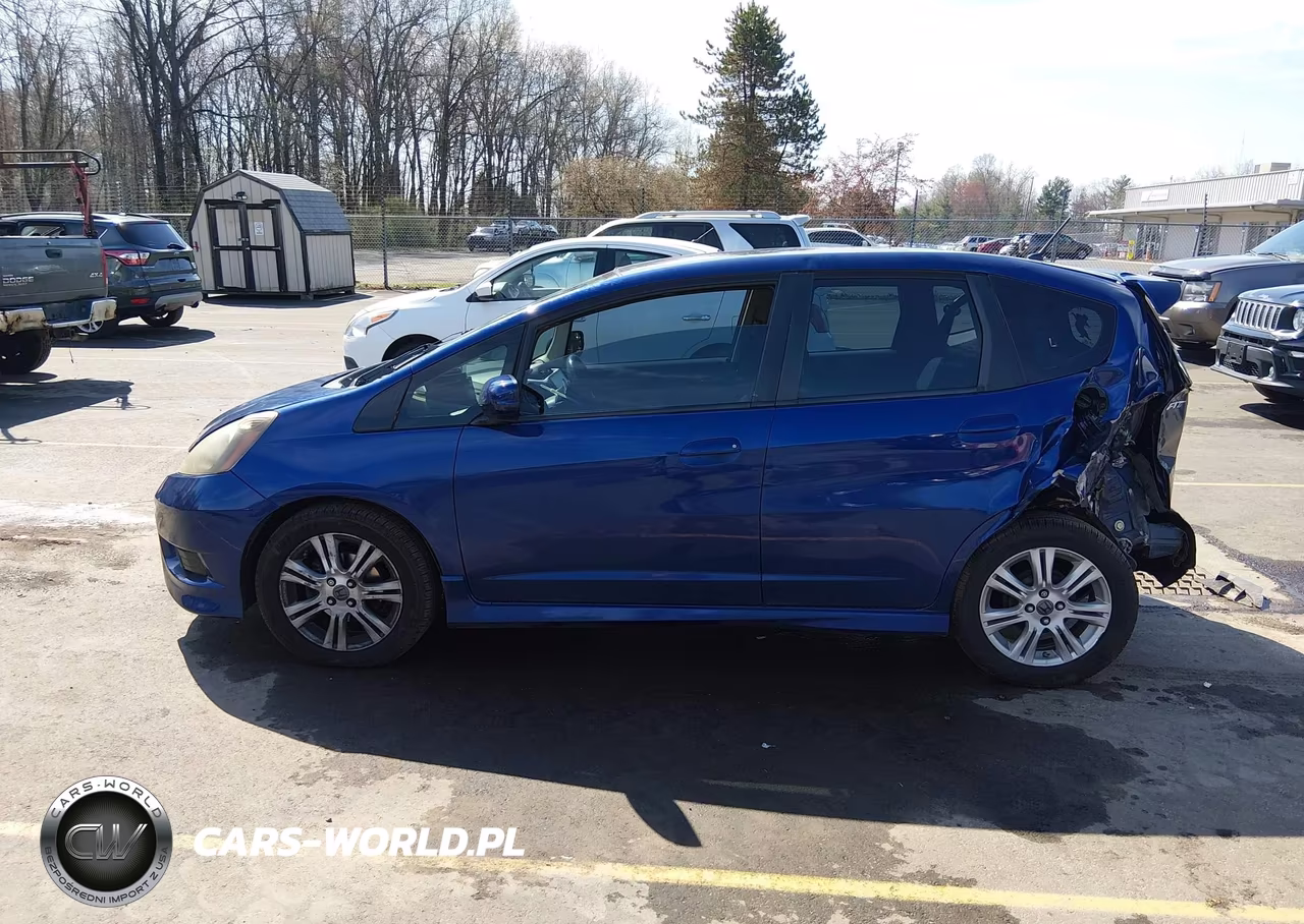 2013 Honda Fit Sport VIN:JHMGE8H55DC017975 - 15