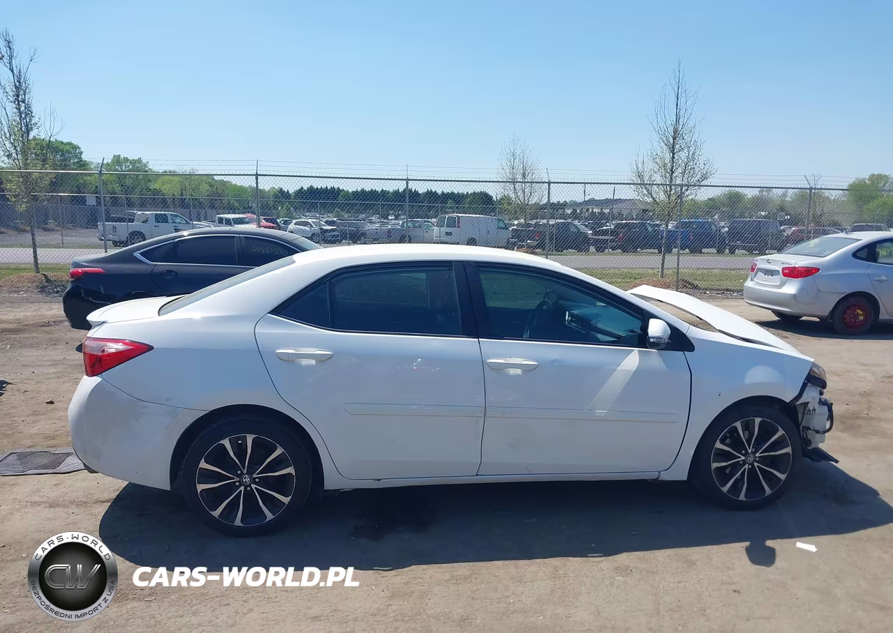 2018 Toyota Corolla Le VIN:2T1BURHE9JC055698 - 14