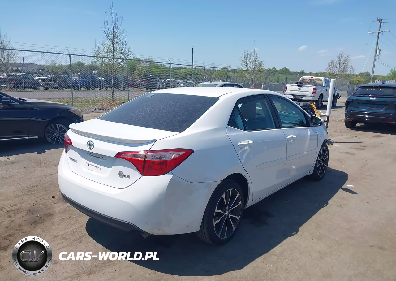 2018 Toyota Corolla Le VIN:2T1BURHE9JC055698 - 4