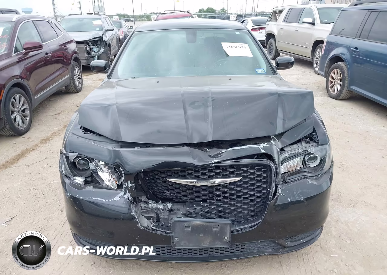 2019 Chrysler 300 Touring VIN:2C3CCAAG4KH546969 - 12