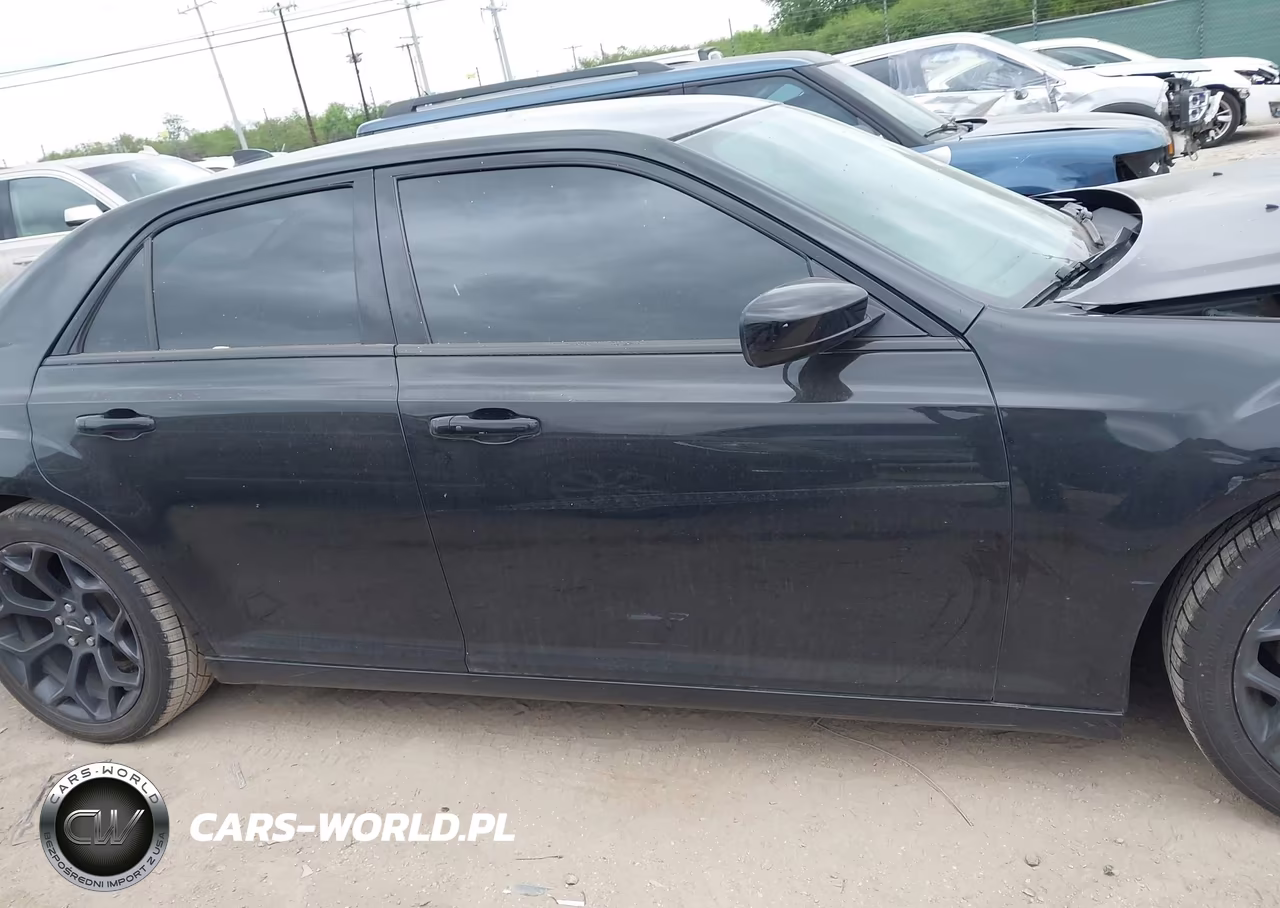 2019 Chrysler 300 Touring VIN:2C3CCAAG4KH546969 - 13