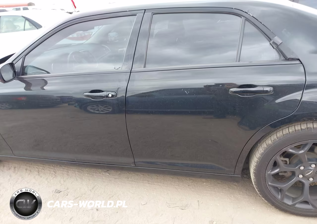 2019 Chrysler 300 Touring VIN:2C3CCAAG4KH546969 - 14