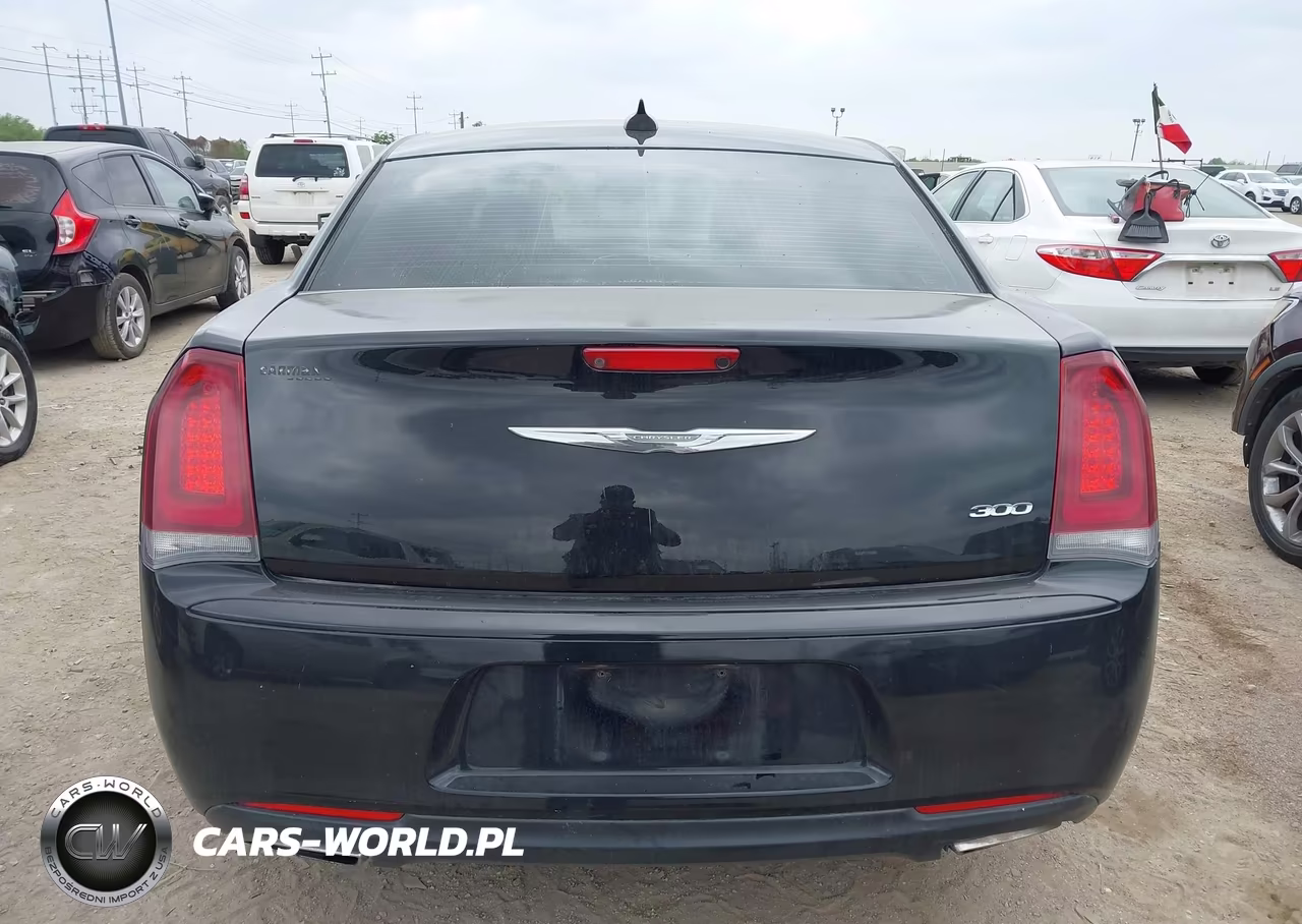 2019 Chrysler 300 Touring VIN:2C3CCAAG4KH546969 - 16