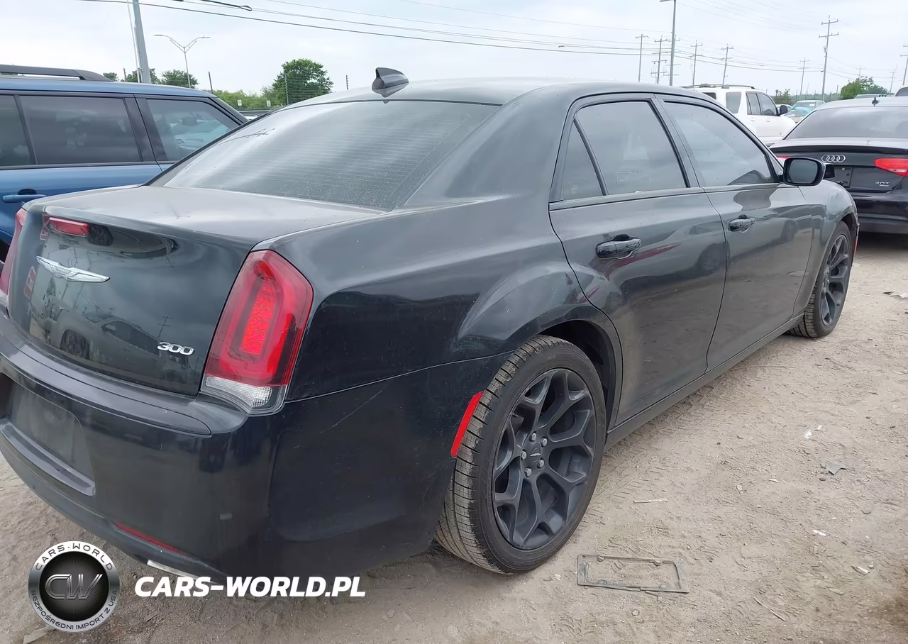 2019 Chrysler 300 Touring VIN:2C3CCAAG4KH546969 - 4