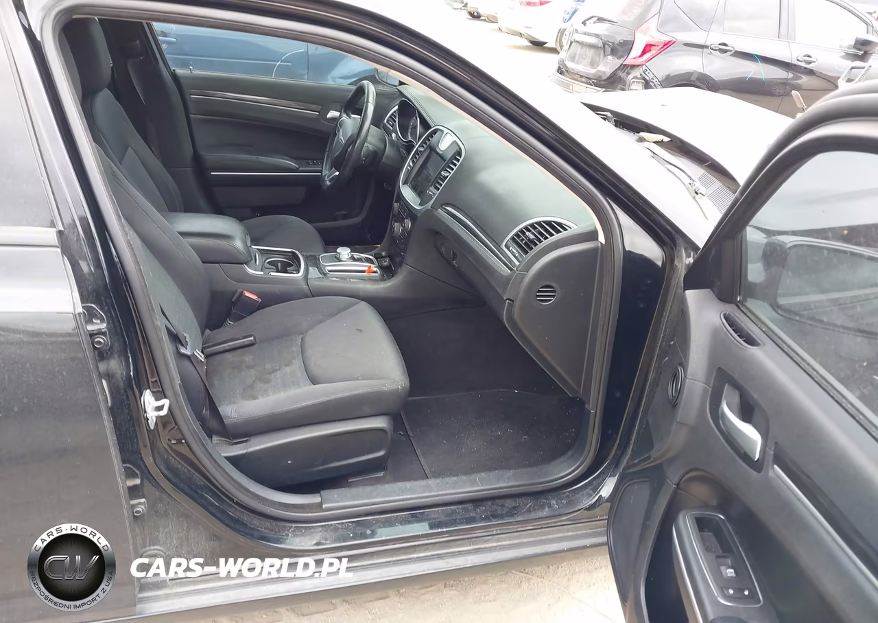 2019 Chrysler 300 Touring VIN:2C3CCAAG4KH546969 - 5