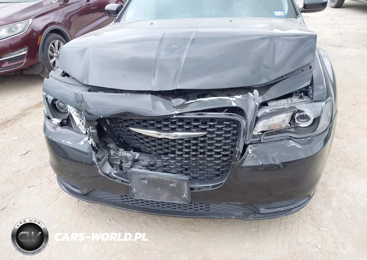 2019 Chrysler 300 Touring VIN:2C3CCAAG4KH546969 - 6