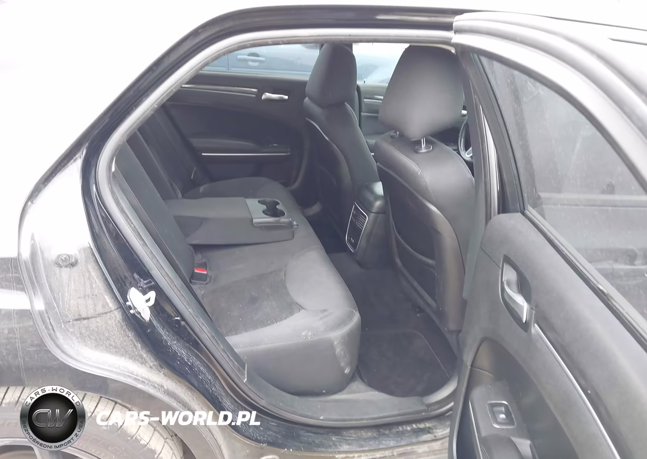 2019 Chrysler 300 Touring VIN:2C3CCAAG4KH546969 - 8