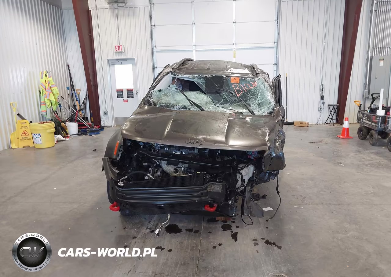 2017 Jeep Renegade Trailhawk 4X4 VIN:ZACCJBCBXHPG35607 - 6