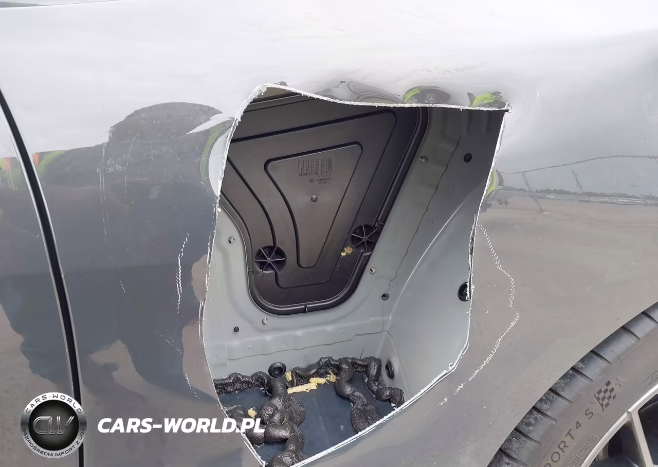 2020 BMW M8 Competition VIN:WBSAE0C06LCD38387 - 22