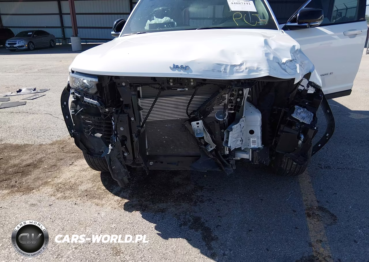 2023 Jeep Grand Cherokee L Limited 4X4 VIN:1C4RJKBG3P8879354 - 6