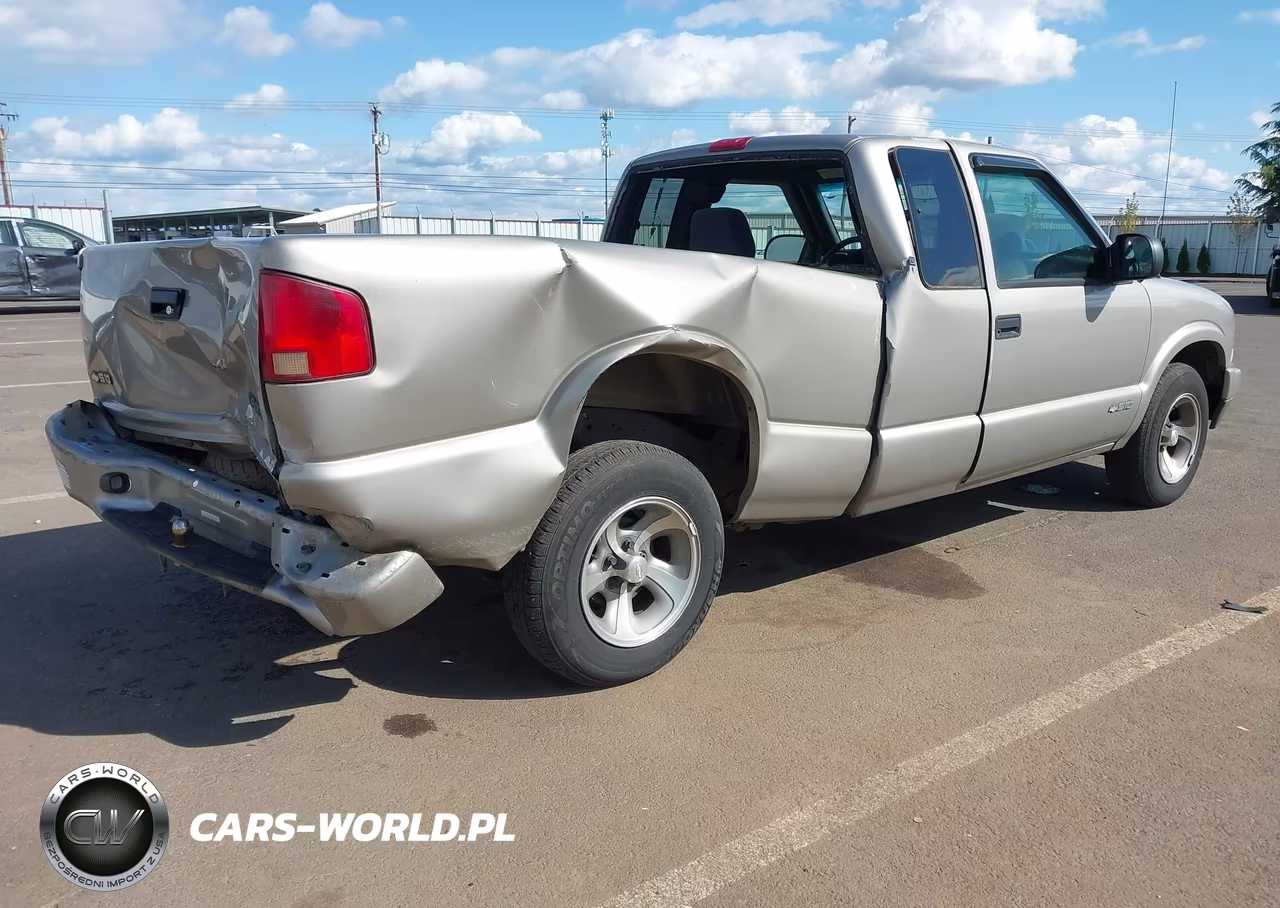 2002 Chevrolet S-10 Ls VIN:1GCCS195828250053 - 4