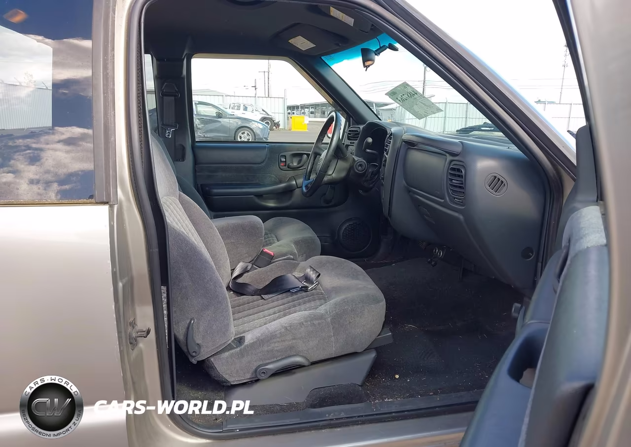 2002 Chevrolet S-10 Ls VIN:1GCCS195828250053 - 5