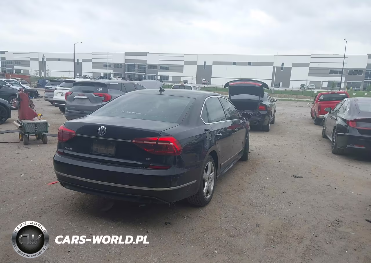 2017 Volkswagen Passat 1.8T R-Line VIN:1VWDT7A35HC053701 - 4