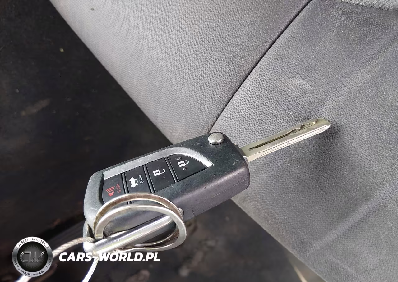 2020 Toyota Camry Le VIN:4T1C11AK2LU921242 - 11