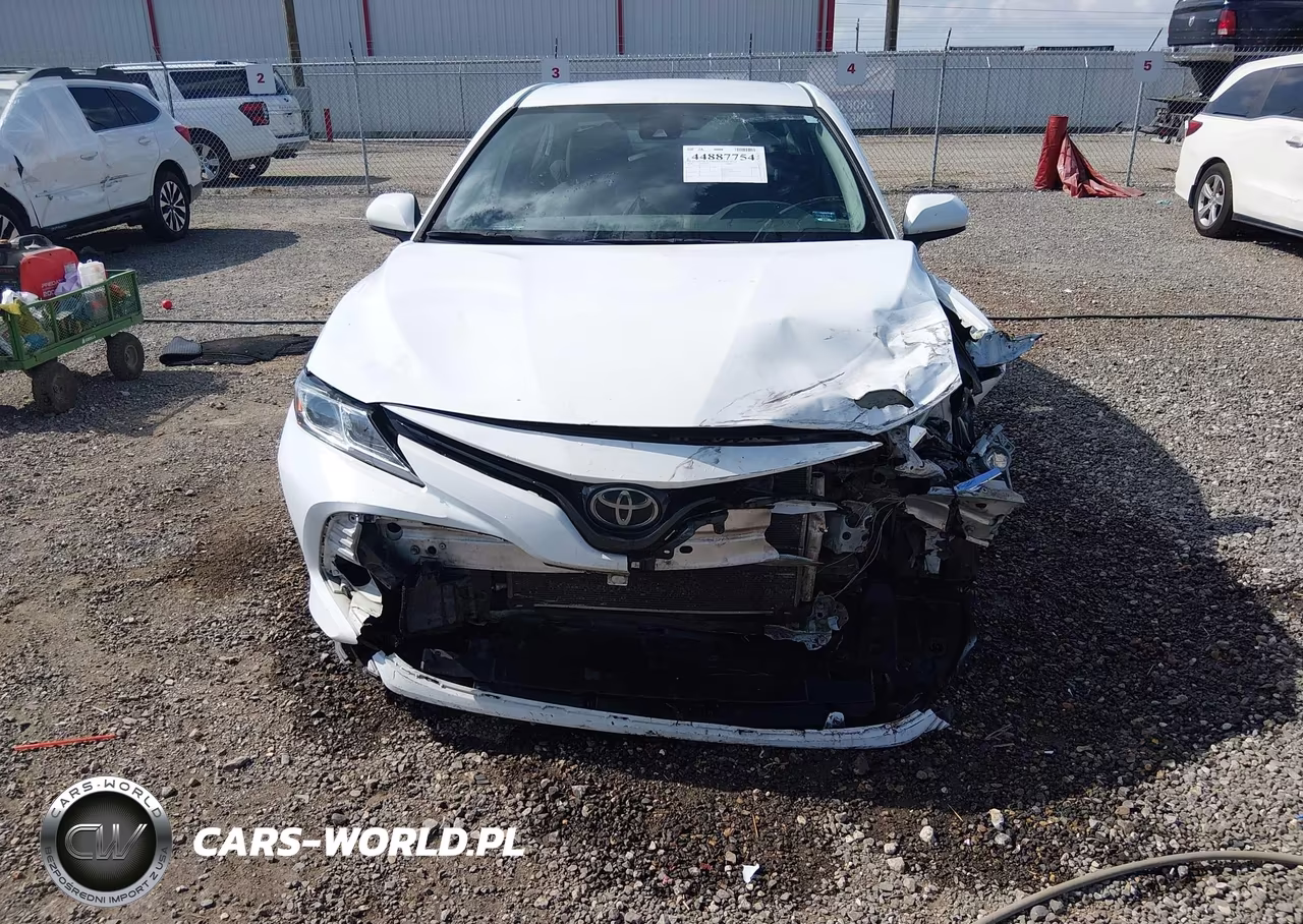 2020 Toyota Camry Le VIN:4T1C11AK2LU921242 - 13