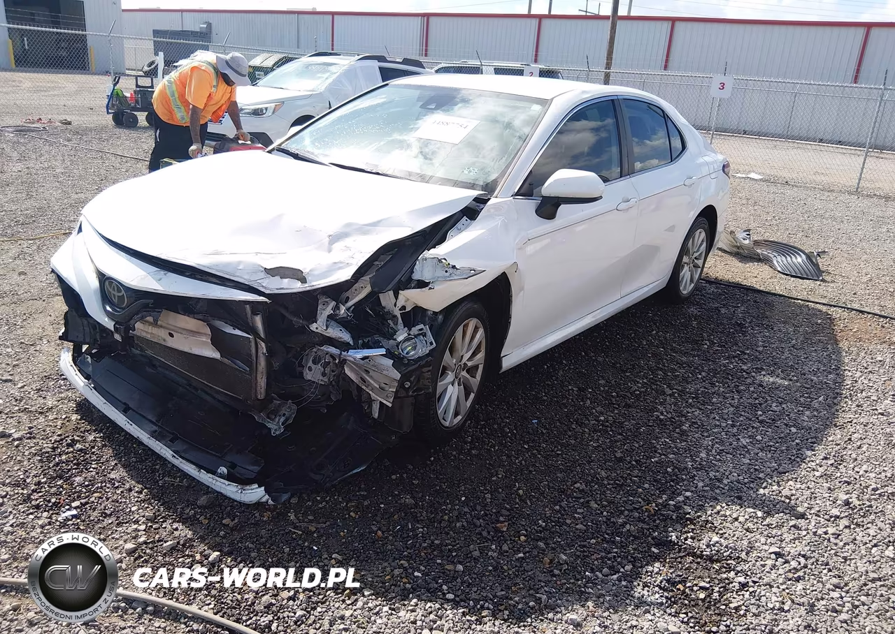 2020 Toyota Camry Le VIN:4T1C11AK2LU921242 - 2