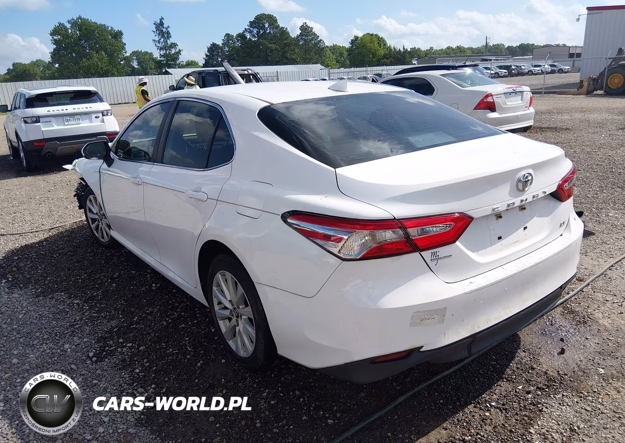 2020 Toyota Camry Le VIN:4T1C11AK2LU921242 - 3