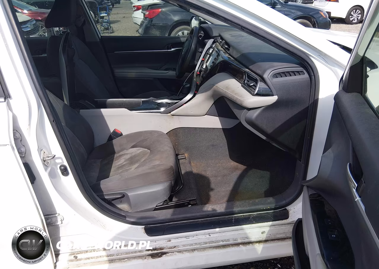2020 Toyota Camry Le VIN:4T1C11AK2LU921242 - 5