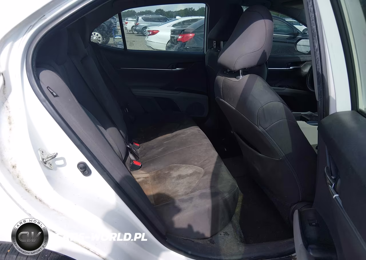 2020 Toyota Camry Le VIN:4T1C11AK2LU921242 - 8