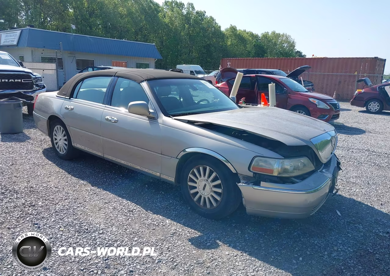 2003 Lincoln Town Car Signature