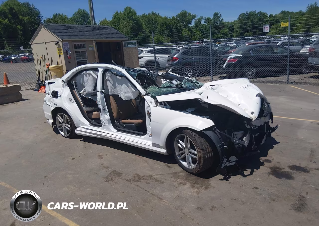2013 Mercedes-Benz C 300 Sport 4Matic – zdjęcie 1 z 18