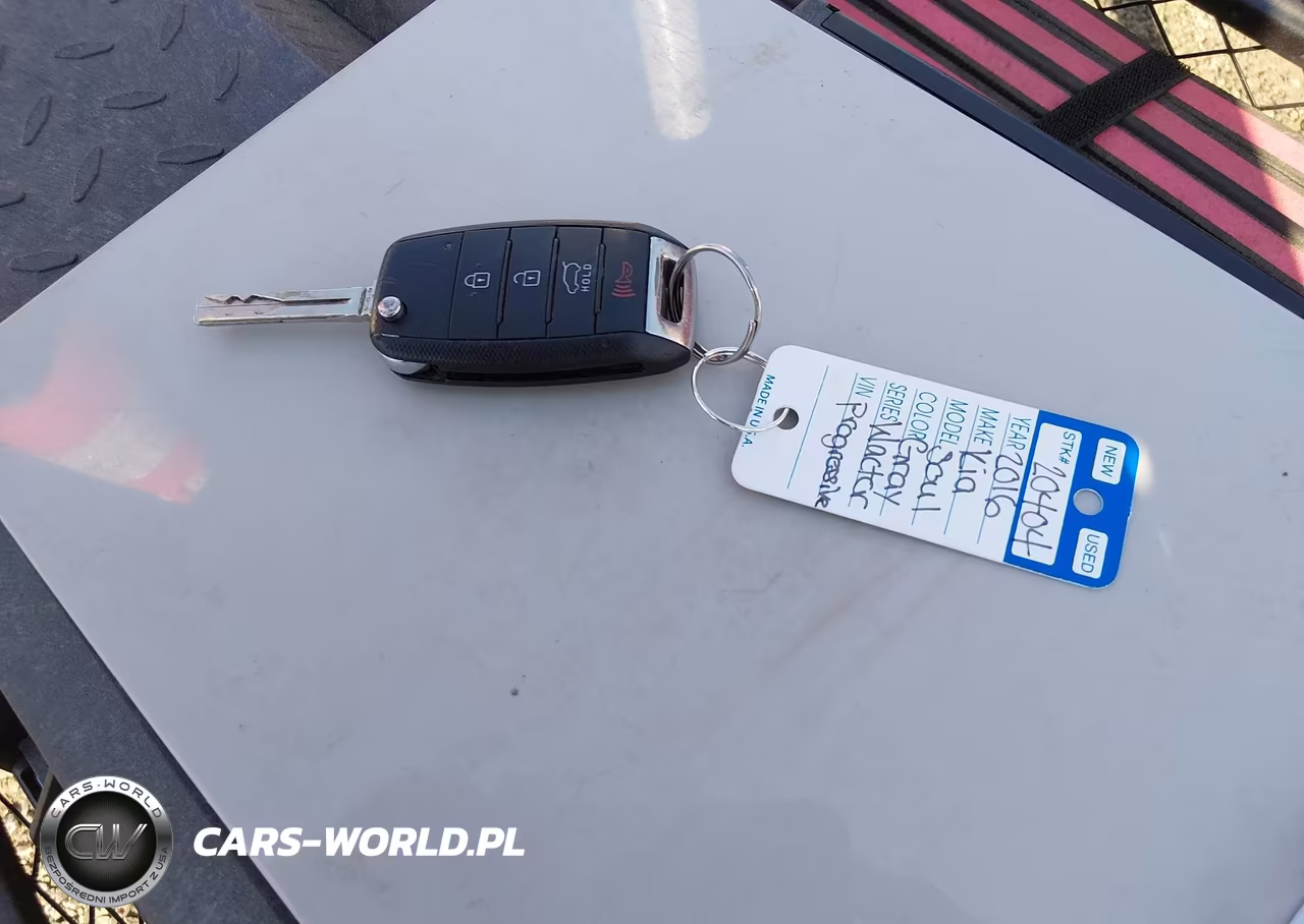 2016 Kia Soul + VIN:KNDJP3A51G7249601 - 11