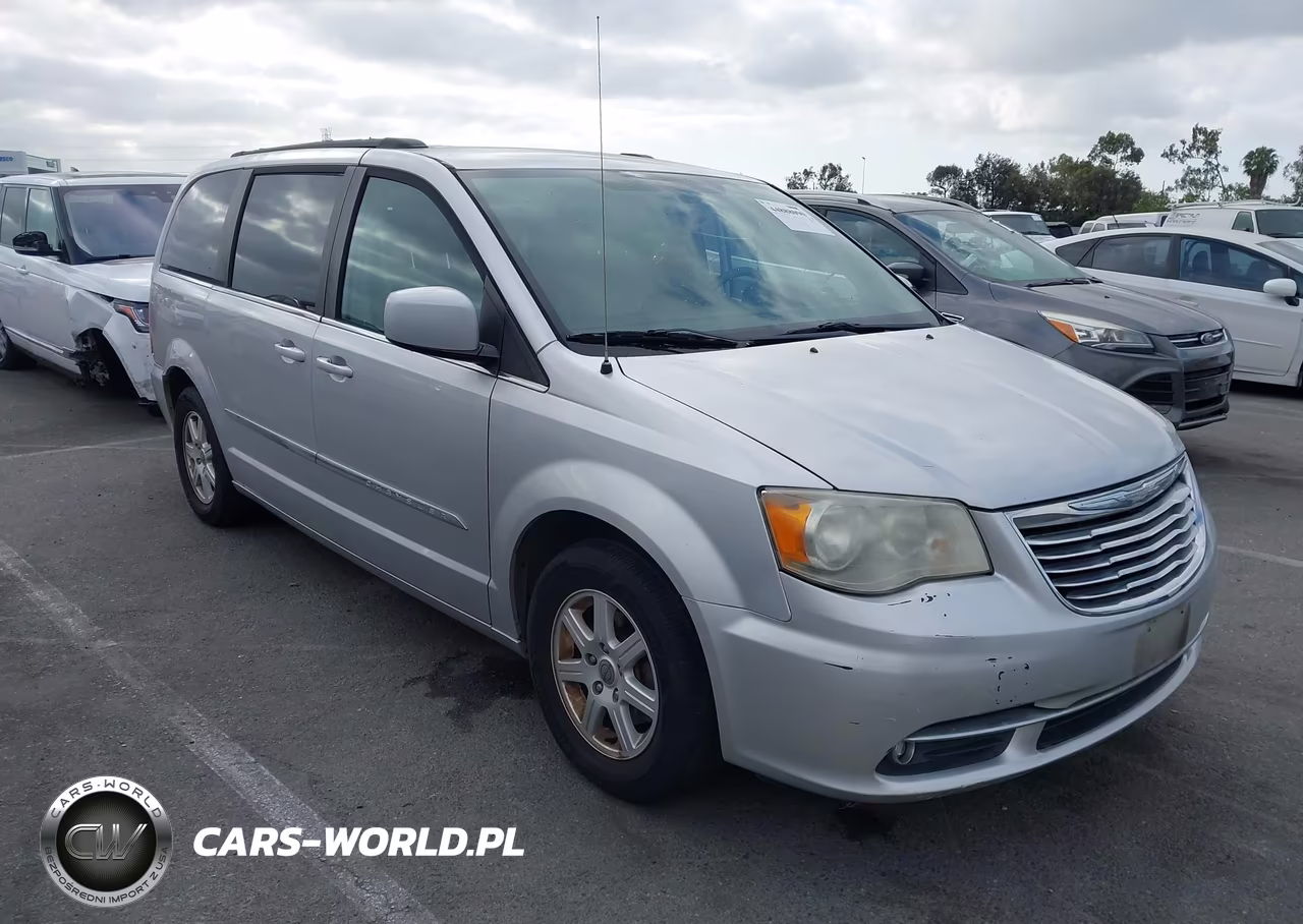 2012 Chrysler Town & Country Touring – zdjęcie 1 z 11