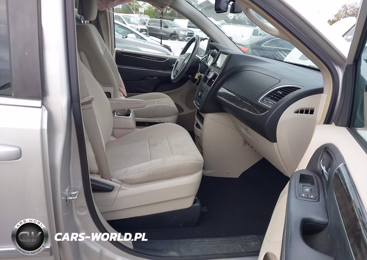 2012 Chrysler Town & Country Touring VIN:2C4RC1BGXCR134393 - 5