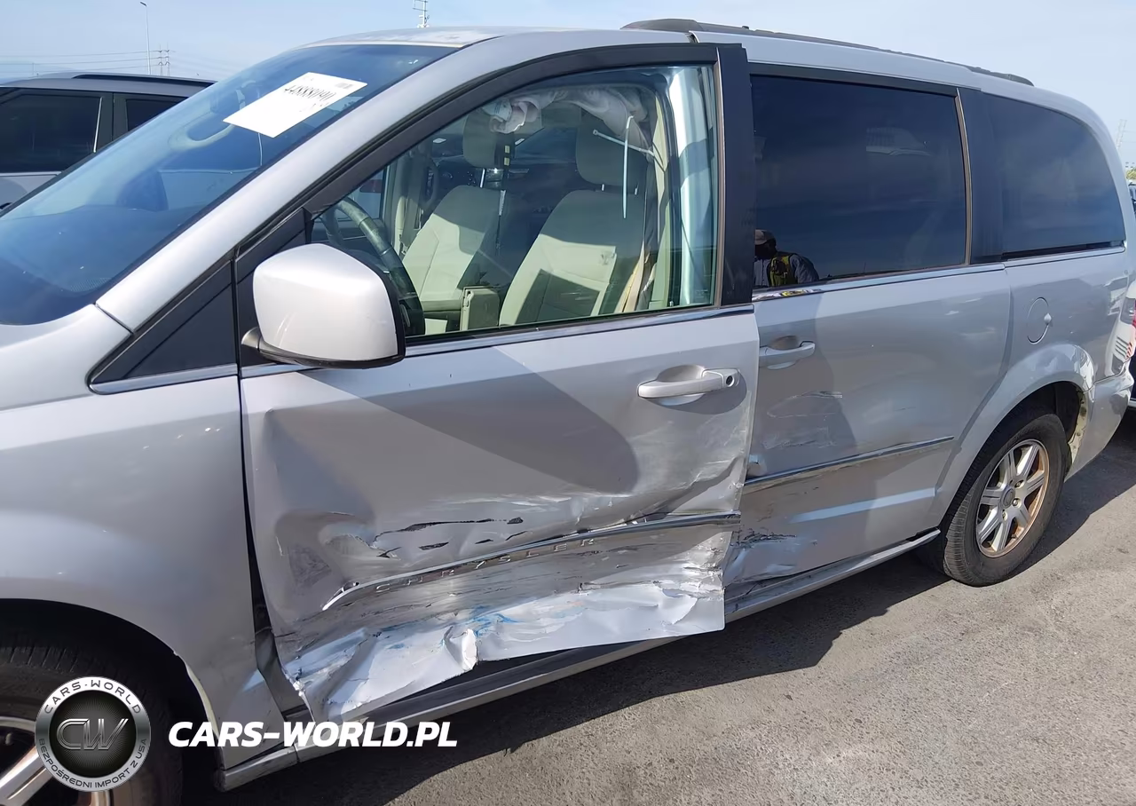 2012 Chrysler Town & Country Touring VIN:2C4RC1BGXCR134393 - 6