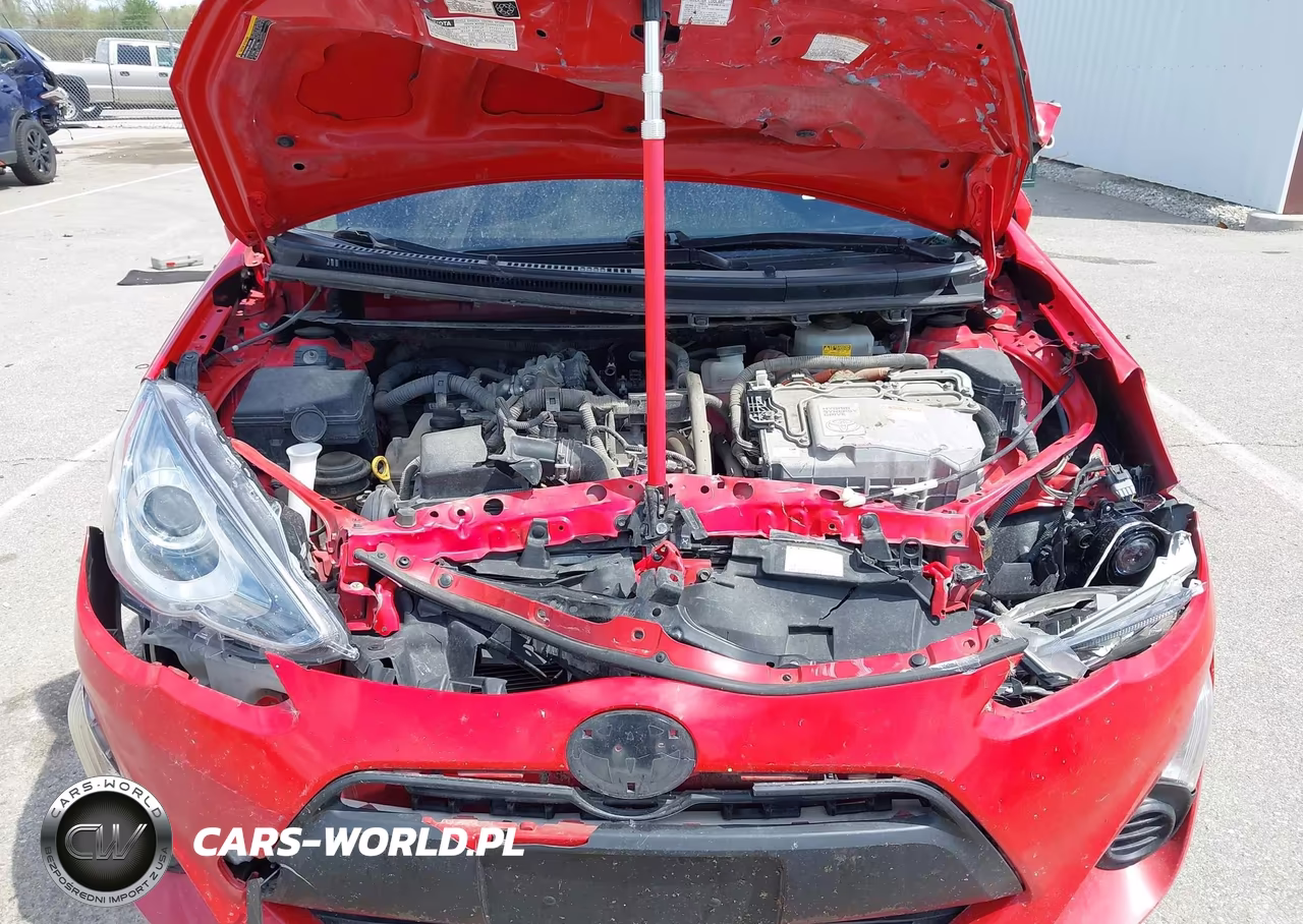 2015 Toyota Prius C Three VIN:JTDKDTB37F1114618 - 10