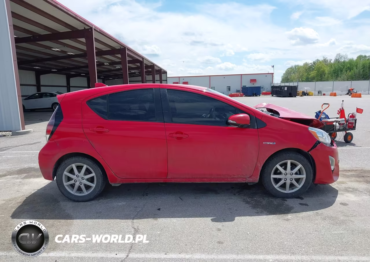 2015 Toyota Prius C Three VIN:JTDKDTB37F1114618 - 13