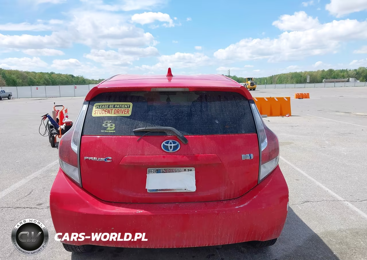 2015 Toyota Prius C Three VIN:JTDKDTB37F1114618 - 16