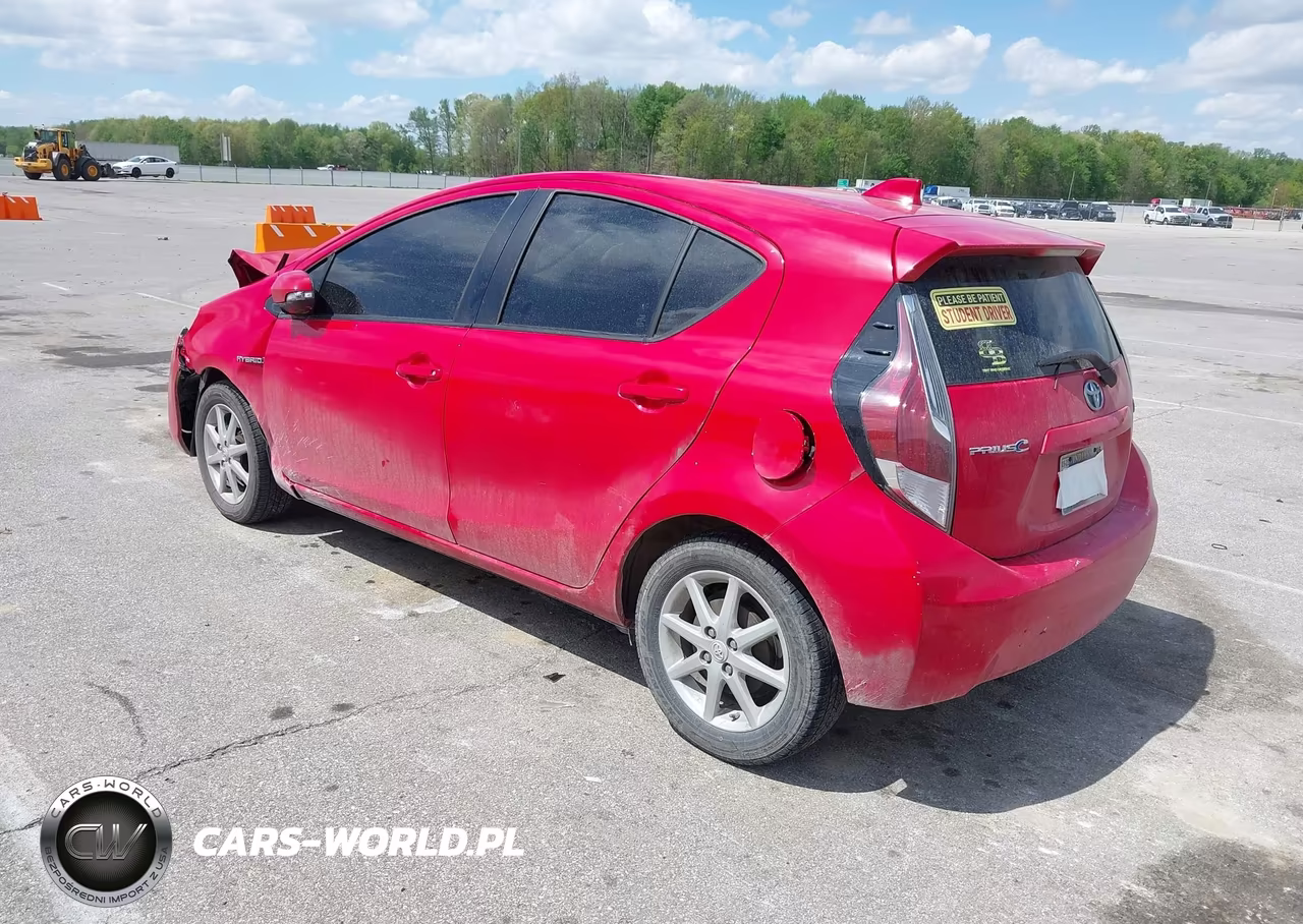 2015 Toyota Prius C Three VIN:JTDKDTB37F1114618 - 3